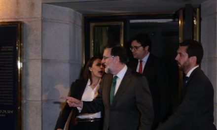 Rajoy se recluye en un restaurante 8 horas mientras se decidía su destitución