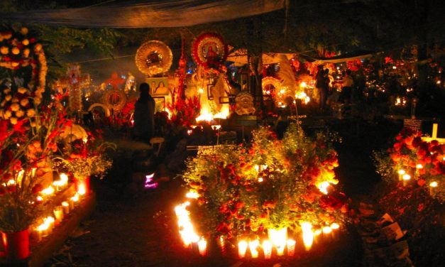 Janitzio: el lugar con más encanto para vivir la Noche de Muertos en México