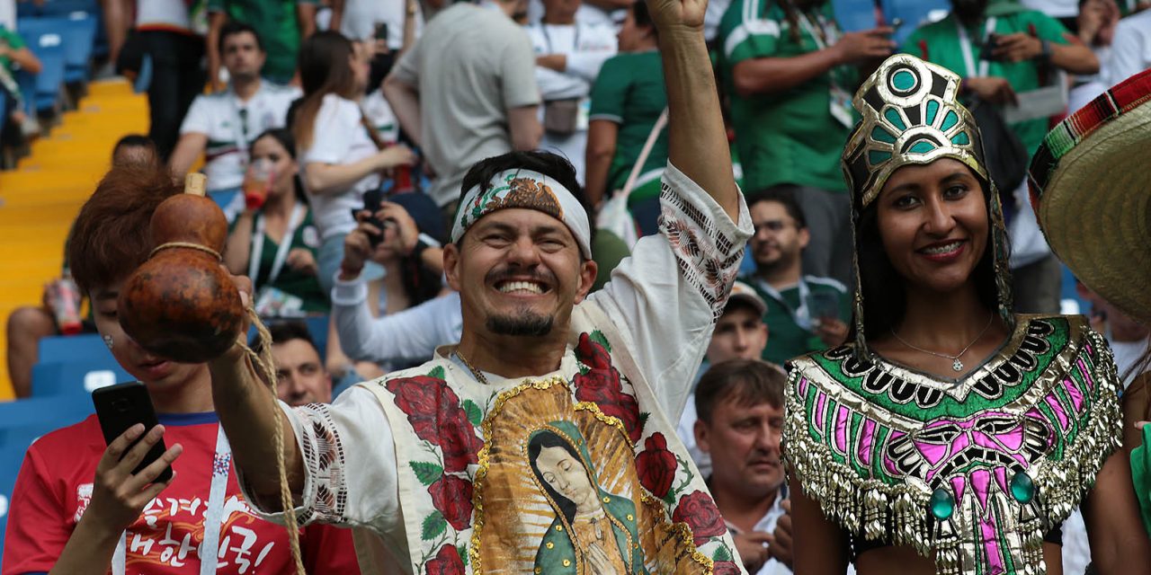 Los disfraces más llamativos de aficionados mexicanos en Rusia
