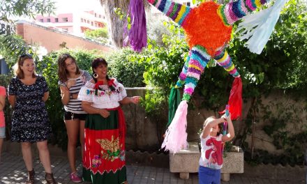 Piñatas mexicanas que unen tradiciones en Sevilla