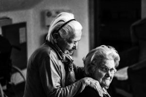 Un final inmerecido: personas mayores